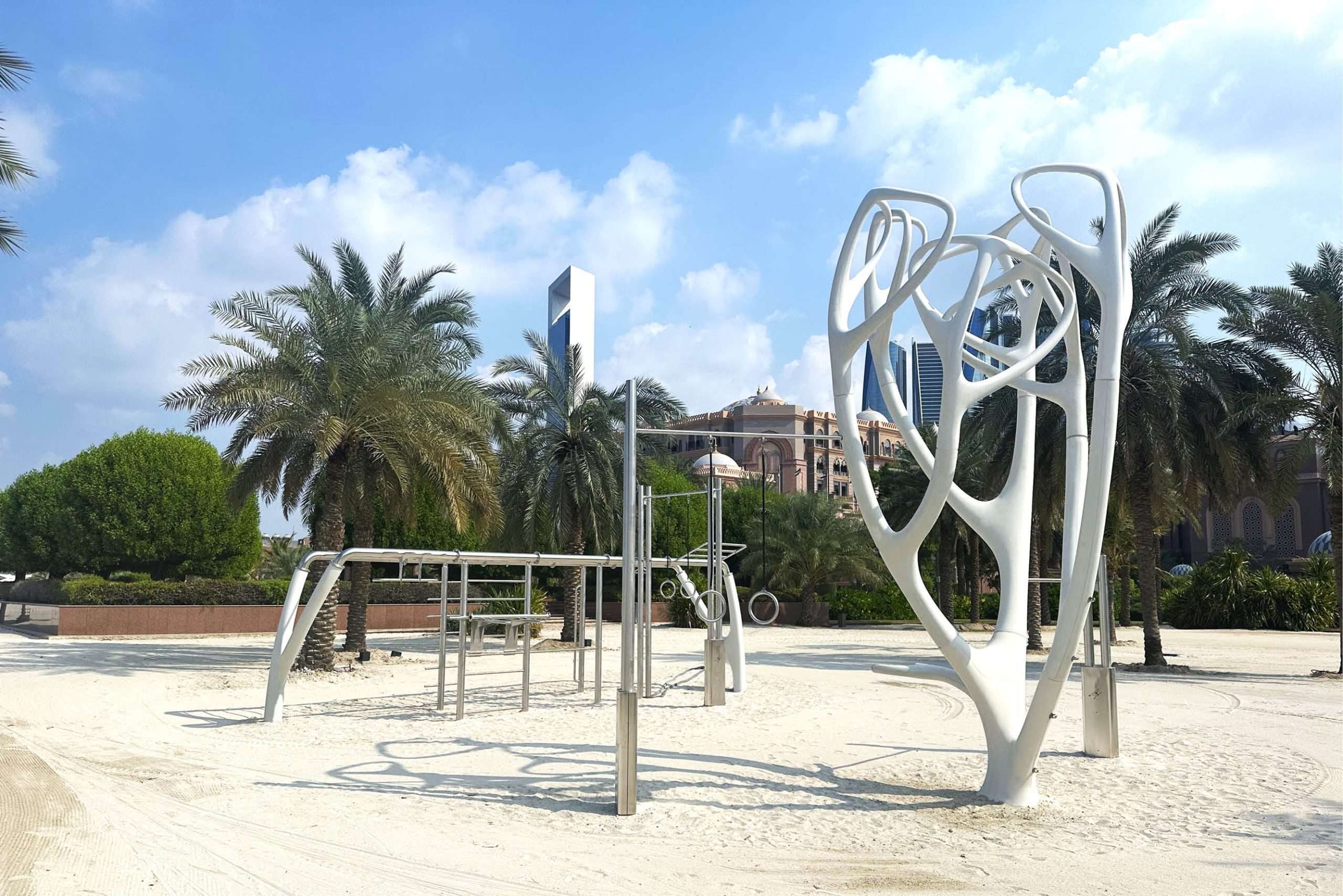 MyTree и MyBeast в пляжном клубе Mandarin Oriental Abu Dhabi